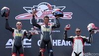 Ini para pemenang kelas 250 cc Komunitas A.