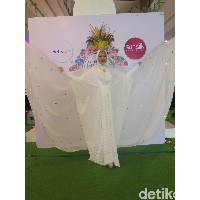 Rumondang Putri Hasibuan juga  menampilkan bakat menari. Rumondang mengaku bahwa dia belajar tari otodidak dan setiap tariannya punya ciri khas yakni menggunakan sayap atau bendera. (Foto: Kiki Oktaviani/Wolipop)