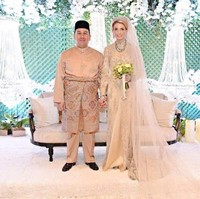 Saat dinikahi Pangeran Tengku Muhammad Faiz Petra, Louise Johansson dikabarkan pindah ke agama Islam. Pun Oksana yang kini mengubah namanya menjadi RIhana setelah menjadi Muslim. (Foto: Facebook/Kelantan State)
