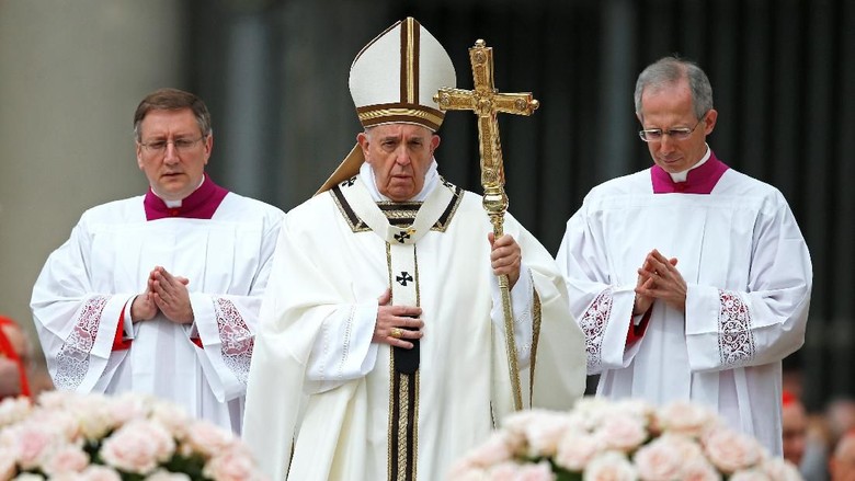 Paus Fransiskus Pimpin Misa Paskah di Lapangan Santo Petrus Vatikan Paus Fransiskus Pimpin Misa Paskah di Lapangan Santo Petrus Vatikan