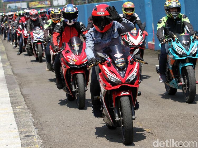 Ratusan Bikers Geber Motor Honda di Sirkuit Sentul