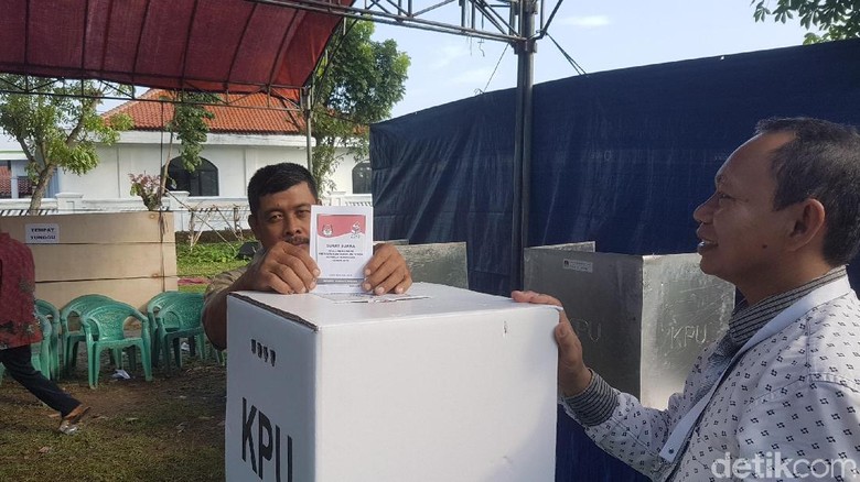 Dua TPS di Kota Serang Lakukan Pencoblosan Ulang Hari Ini Dua TPS di Kota Serang Lakukan Pencoblosan Ulang Hari Ini
