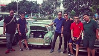 Koleksi mobil dan motor Andre pun tampak terawat dan sangat mulus.  Foto: Screenshot Instagram Andre Taulany