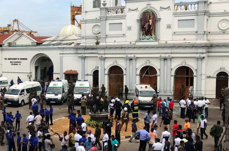Sedikitnya 20 Orang Tewas Akibat Ledakan di 3 Gereja dan 3 Hotel di Sri Lanka Sedikitnya 20 Orang Tewas Akibat Ledakan di 3 Gereja dan 3 Hotel di Sri Lanka