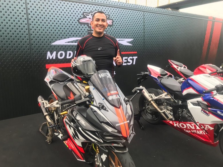 Modifikasi Honda CBR Rp 40 juta jadi mirip helm. Foto: Roby Setiawan Modifikasi Honda CBR Rp 40 juta jadi mirip helm. Foto: Roby Setiawan
