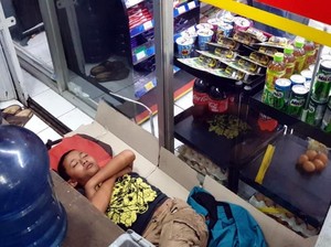 Cerita Pilu Bocah 12 Tahun yang Tidur di Teras Minimarket Sukabumi