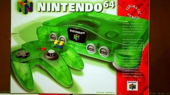 15. Nintendo 64. Sejak dirilis 23 Juni 1996 di Jepang, konsol yang sudah tak diproduksi ini terjual 32,93 juta unit. Kini Nintendo Switch menguntit dengan terpaut 660 ribu unit per 31 Desember 2018. (Foto: Joe Raedle/Newsmakers)