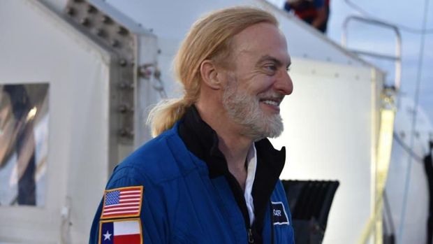 Penyelam Victor Vesovo (Discovery/Five Deeps Expedition)