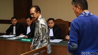 Iswahyudi Widodo dan Irwan menjalani sidang perdana kasus suap memperdagangkan perkara di Pengadilan Tipikor, Jakarta, Senin (22/4/2019).