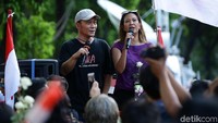 Adapun para tokoh hadir sekitar pukul 17.00 WIB. Beberapa tokoh yang hadir misalnya Ketua Umum Pemuda Muhammadiyah Sunanto alias Cak Nanto, Iwa K, Opie Andaresta, Rizal Mallarangeng, Nong Darol Mahmada, caleg PSI Rian Ernest, tokoh lintas agama, dan lainnya.