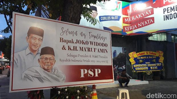 Karangan Bungan dengan Ucapan Unik Penuhi Posko Pemenangan Jokowi 