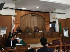 Video: KPK Absen, Sidang Perdana Praperadilan Rommy Ditunda