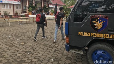 Penampakan Gudang Kotak Suara yang Terbakar di Sumbar