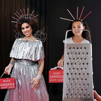 Lucunya, Riley tidak meniru secara serius gaya selebriti tersebut. Seringkali, ia memakai bahan-bahan dari dapur seperti roti dan brokoli sebagai pakaian. Foto: Instagram/RileyDiary