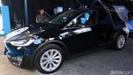 Melihat Tesla X 75D, Taksi Mewah Silverbird