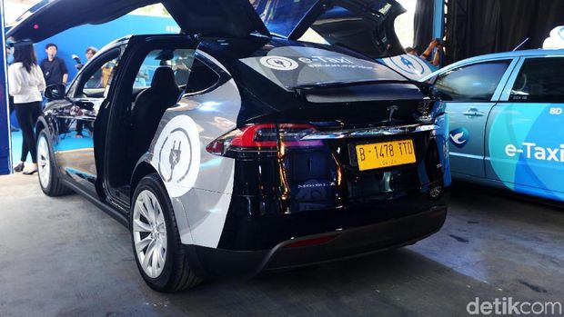 Taksi listrik Tesla Model X