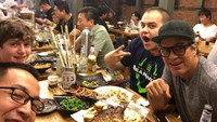 Berkunjung ke Beijing, Mark tidak melewatkan kesempatan ini untuk kulineran. Di sana ia mampir makan malam di salah satu restoran, yang menyajikan hidangan khas China. Foto: Istimewa