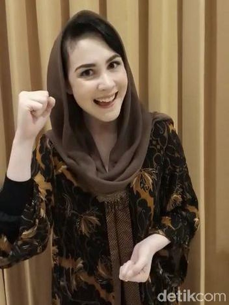 Arumi Bachsin Beri Semangat Pelajar SD yang Ujian Hari Ini Arumi Bachsin Beri Semangat Pelajar SD yang Ujian Hari Ini