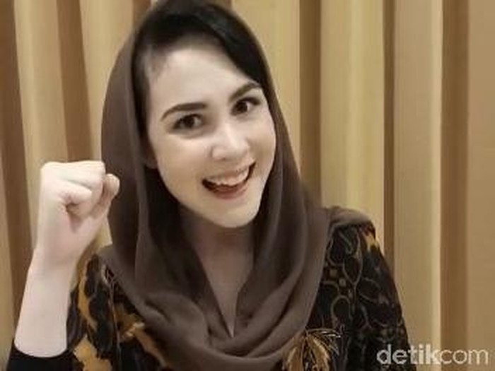 Arumi Bachsin beri semangat pelajar SD yang ujian