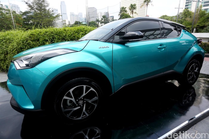 Memperingati Hari Bumi se-dunia, PT Toyota Astra Motor selaku pemegang merk Toyota di Indonesia meluncurkan lineup mobil hybrid terbarunya.