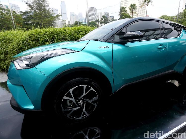 Perkenalkan Toyota C-HR Hybrid