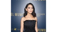 Hotel Mumbai mendapat banyak ulasan positif dari pencinta film. Di sini Nazanin berperan sebagai Zahra, salah satu orang penting yang tersandera di hotel saat teroris datang. Foto: Instagram nazaninboniadi