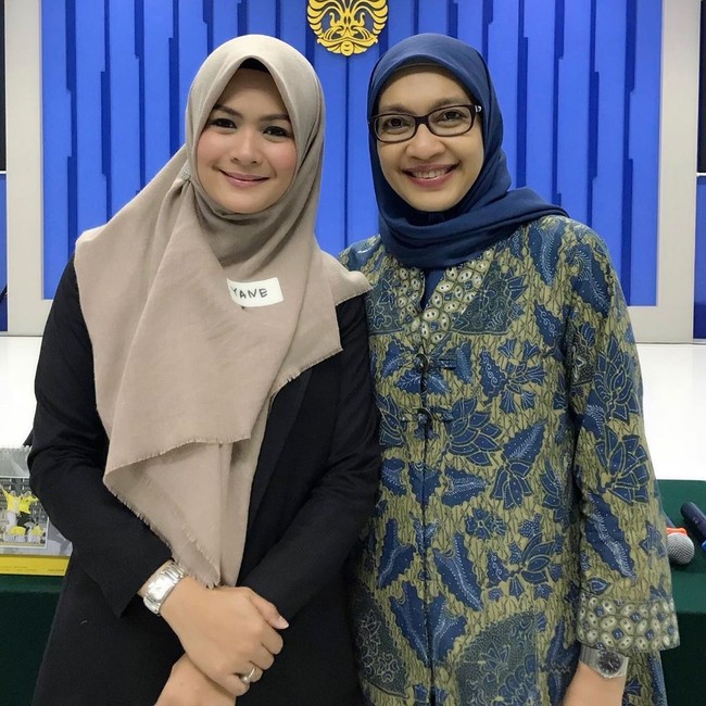 Banyak netizen yang menyebut Yane mirip dengan penyanyi dangdut Iis Dahlia. Namun, banyak pula yang menganggap istri Bima Arya lebih cantik dari Iis Dahlia. Foto: Instagram/Yane_Ardian