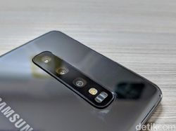 Unboxing Samsung Galaxy S10+ Termahal