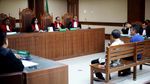 Ekspresi 2 Hakim PN Jaksel Didakwa Terima Suap Kasus Dagang Perkara