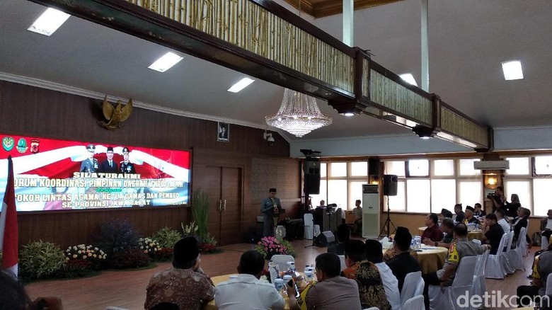 Kapolda Jabar Minta Warga Tak Terprovokasi Turun ke Jalan Kapolda Jabar Minta Warga Tak Terprovokasi Turun ke Jalan