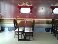 Tuut..tuut! Pizza di Restoran Ini Disajikan Lewat Kereta Mainan