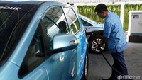Akselerasi 0-60 km/jam hanya 7,69 detik. Tenaga maksimal mobil listrik ini mencapai 121 daya kuda dengan torsi maksimal 450 Nm.