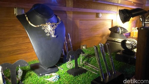 Sambut Penghargaan HKI untuk Gianyar, Mufidah Belanja Perhiasan Perak