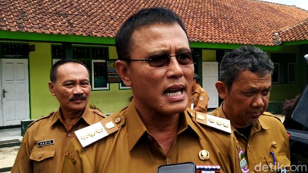 Bupati Ciamis Herdiat Sunarya