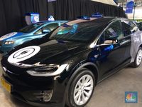 Wow, Ini Penampakan Tesla e-Taxi Milik Blue Bird