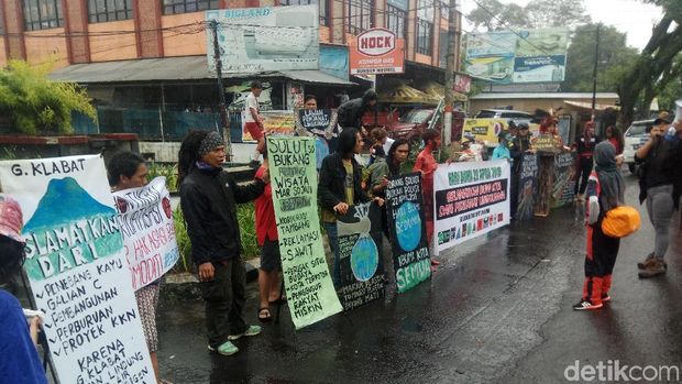 Peringati Hari Bumi, Aktivis Lingkungan di Manado Gelar Teatrikal