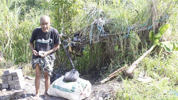 Kisah Kakek Sebatang Kara Huni Semak Belukar di Bandung Barat