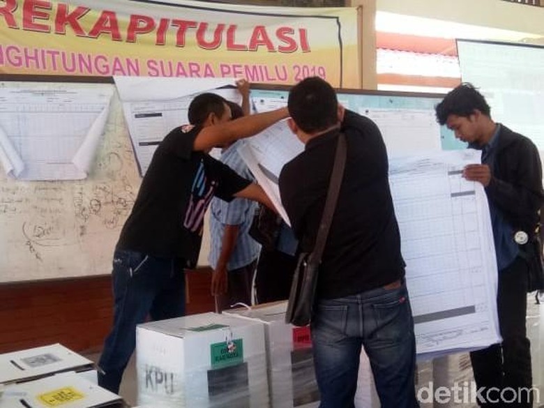 33 TPS di Lamongan Direkomendasikan Lakukan Hitung Ulang 33 TPS di Lamongan Direkomendasikan Lakukan Hitung Ulang