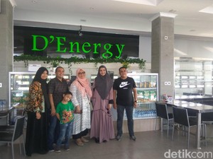 Di Banda Aceh Zaskia Sungkar Nikmati Mie Aceh Autentik dan Sanger