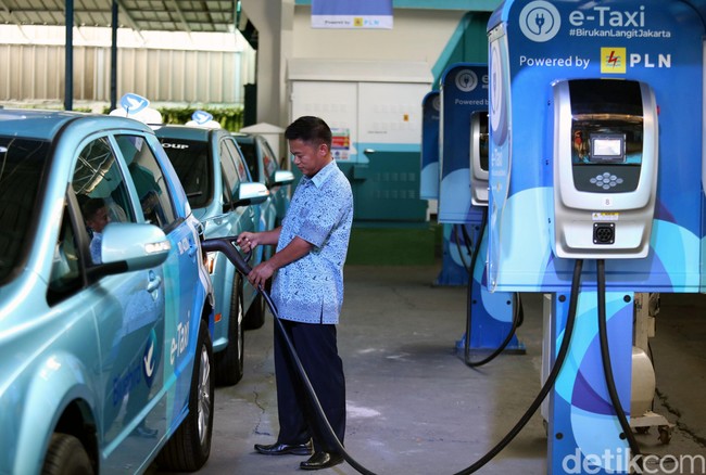 Taksi Listrik Pertama Indonesia