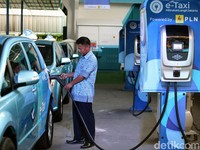 Taksi Listrik Pertama Mengaspal di Indonesia, Mau Coba?