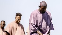 Ia membawakan lagu All Falls Down, Water, As hingga lagu gospel seperti This is the Day the Lord Has Made. Rich Fury/Getty Images for Coachella