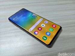 Unboxing Samsung Galaxy S10+ Termahal