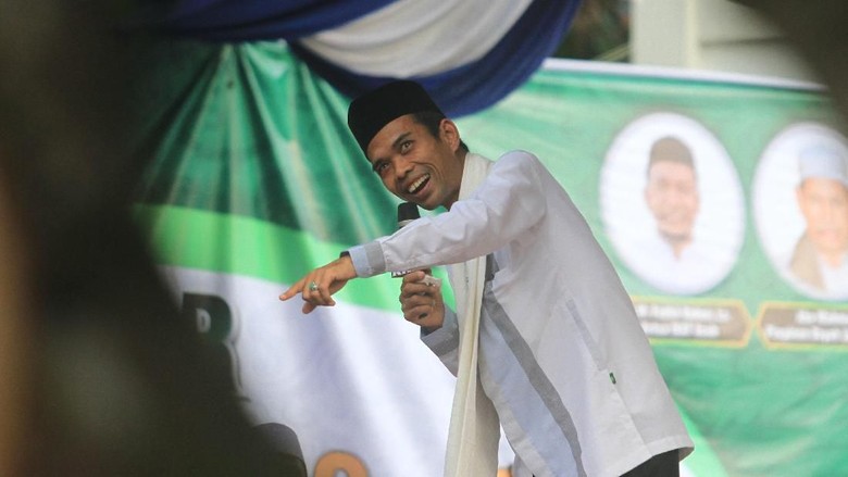 Ustaz Abdul Somad Foto: ANTARA FOTO/Syifa Yulinnas Ustaz Abdul Somad Foto: ANTARA FOTO/Syifa Yulinnas