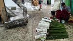 Suasana Pasar yang Dapat Order Karangan Bunga Ucapan Selamat Capres
