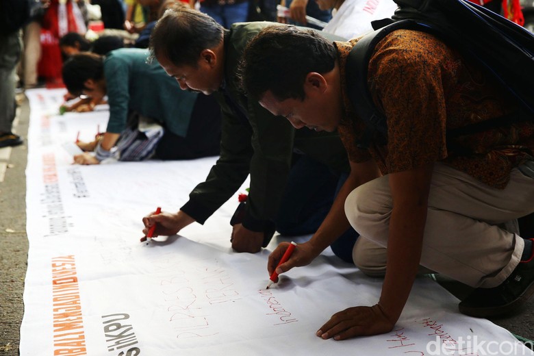 Di AS dan Korsel, Petisi Online Disediakan oleh Kantor Kepresidenan Di AS dan Korsel, Petisi Online Disediakan oleh Kantor Kepresidenan