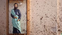 Salah satu patung yang berada di salah satu gereja menjadi saksi bisu dahsyatnya bom yang mengguncang Sri Lanka. Athit Perawongmetha/Reuters.