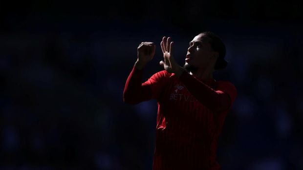 Virgil van Dijk membuat lini belakang Liverpool jauh lebih solid.