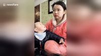 Ibu Ini Punya Cara Lucu Agar Anaknya Tak Mencuri Makanannya