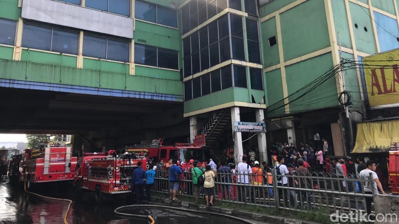 Kebakaran Blok C Tanah Abang Mulai Padam, Asap Sudah Tak Terlihat Kebakaran Blok C Tanah Abang Mulai Padam, Asap Sudah Tak Terlihat